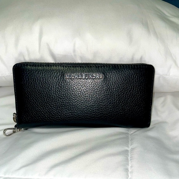 Michael Kors - Black Leather Continental Wristlet - Picture 1 of 6
